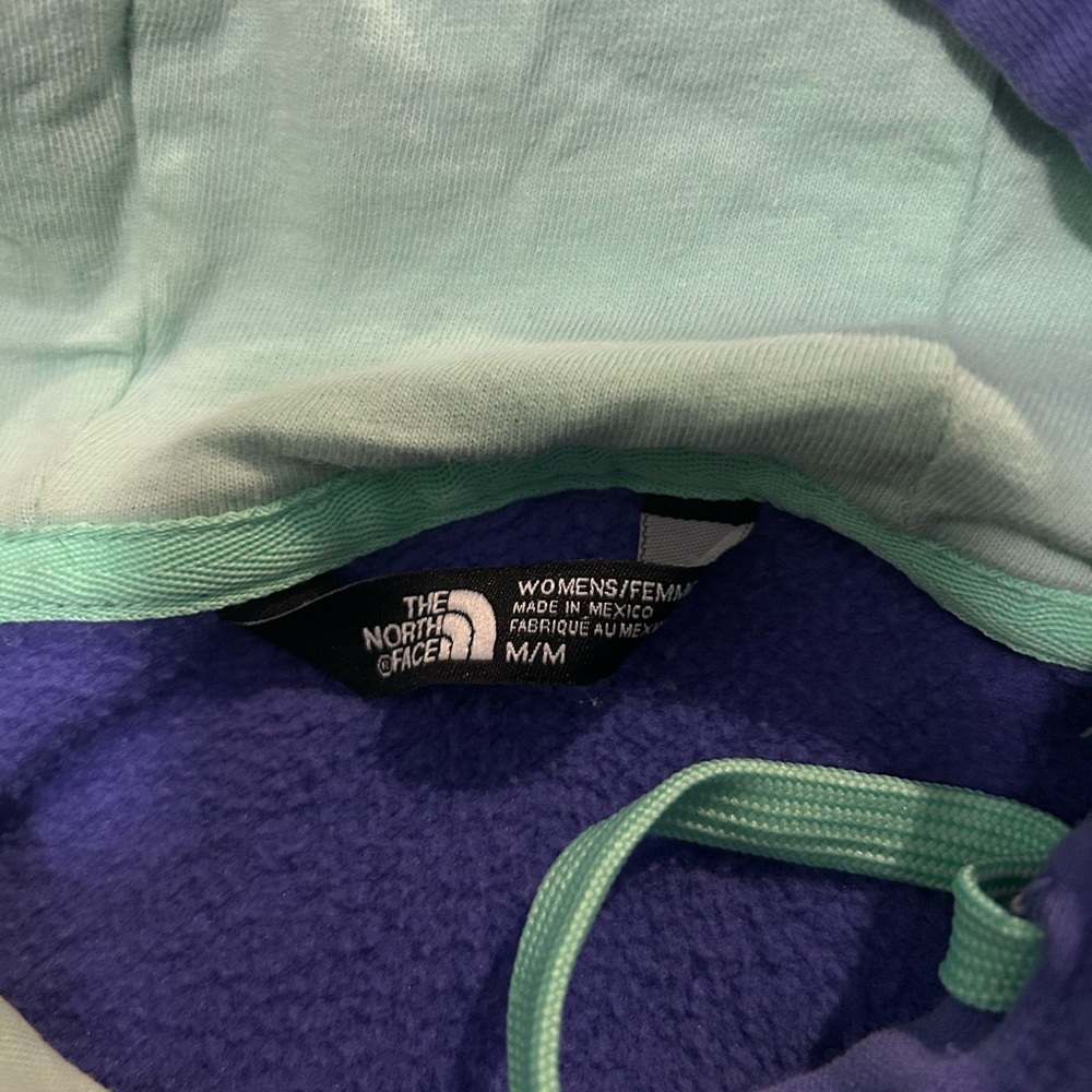💙The North Face Hoodie size: medium - Picture 5 of 7